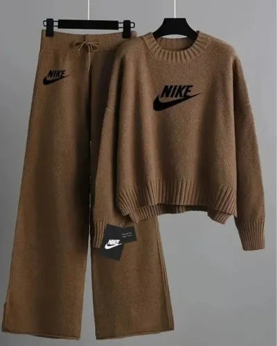 Nike Cropped Knit Set