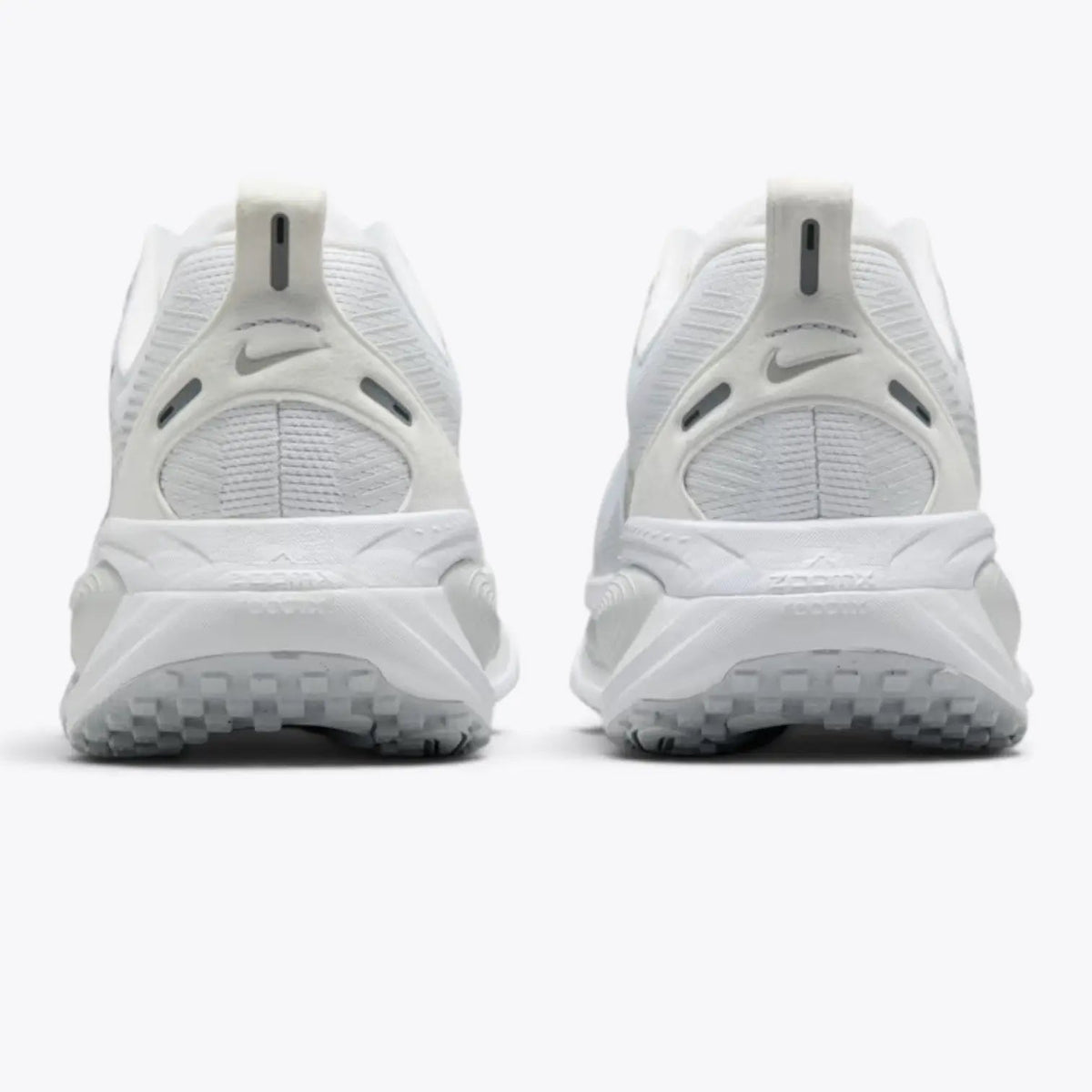 Nike Vomero 18 White Metallic Silver Photon Dust